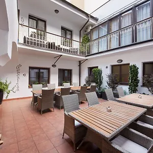 Alojamento de Acomodação e Pequeno-almoço Old House, Praga